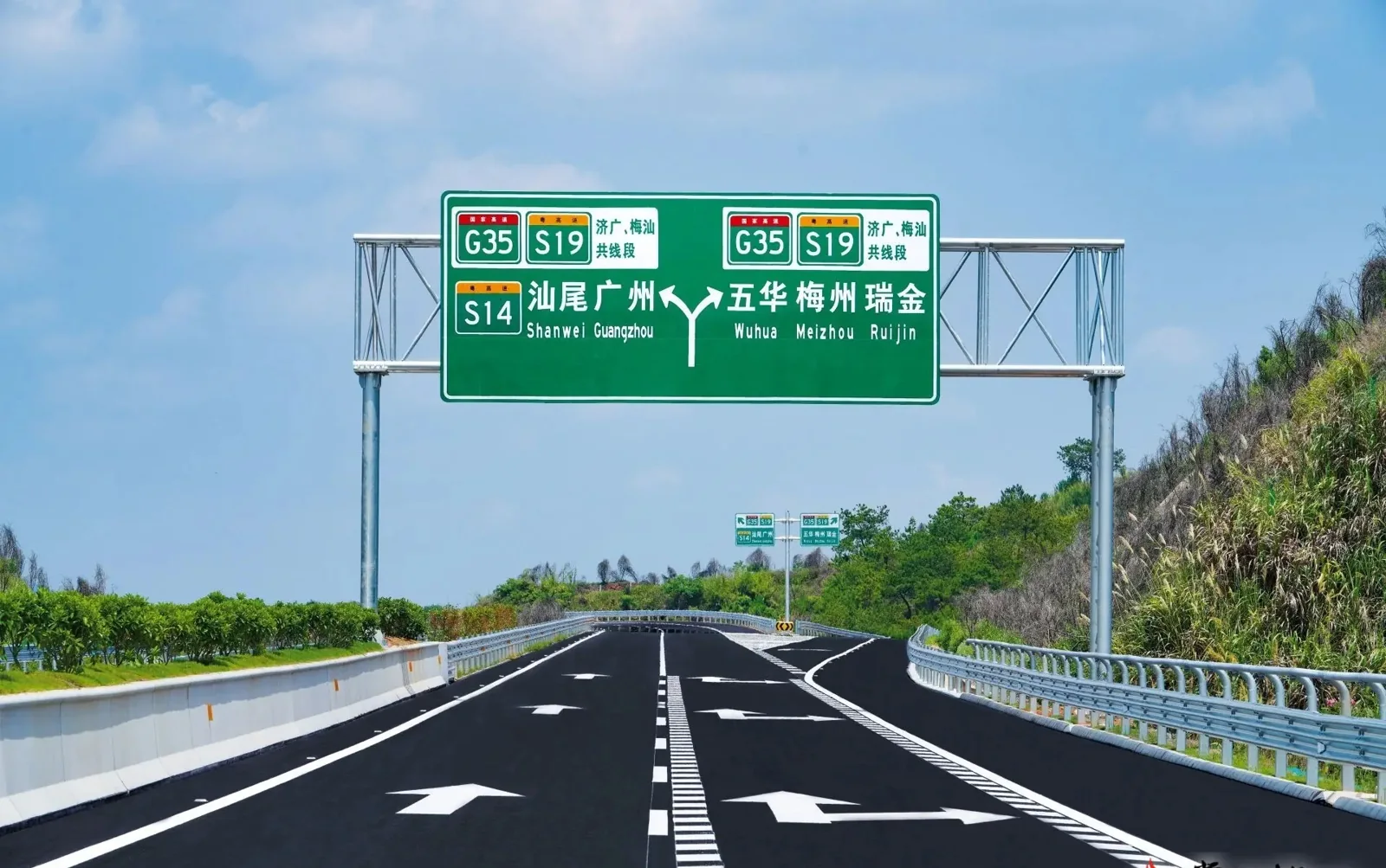 Overhead direction signs on a highway gantry