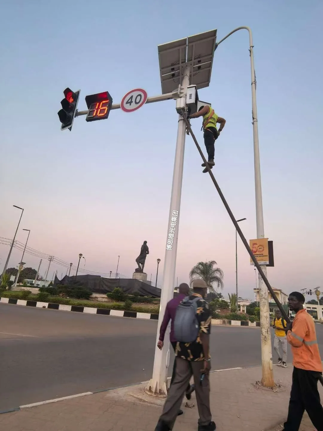Solar-powered traffic signal installation